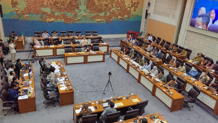 Ramai-ramai Produsen Air Minum Kemasan Dipanggil DPR, Ini yang Dibahas