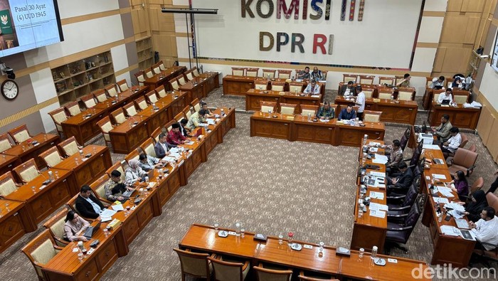 Rapat RKUHAP di Komisi III DPR, Senin (10/11/2025).