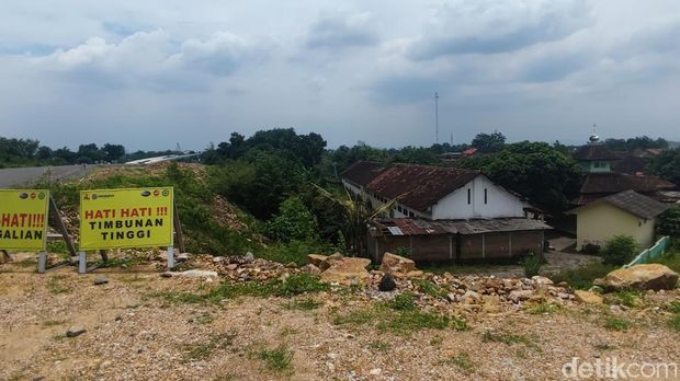 Relokasi SDN Nglarangan Soal rencana relokasi SDN Nglarang menunut kejelasan relokasi sekolah, Senin (10/11/2025).