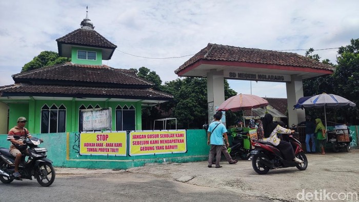 Soal rencana relokasi SDN Nglarang menunut kejelasan relokasi sekolah, Senin (10/11/2025).