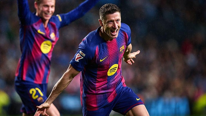 VIGO, SPAIN - NOVEMBER 09: Robert Lewandowski of FC Barcelona celebrates after scores the fourth goal of his team during the LaLiga EA Sports match between RC Celta de Vigo and FC Barcelona at Estadio Abanca-Balaidos on November 09, 2025 in Vigo, Spain. (Photo by Bruno Penas/Quality Sport Images/Getty Images)