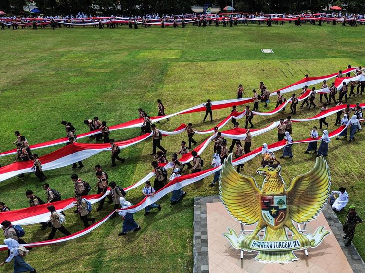 Semarak Kirab Merah Putih, Ribuan Warga Semarang Peringati Hari Pahlawan 2025
