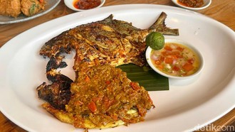 Sentosa Seafood: Menikmati Ikan Bakar 2 Rasa dengan Pemandangan Gedung Jakarta
