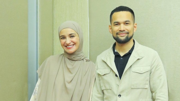 Shireen Sungkar Wakafkan Sumur Atas Nama Vidi Aldiano