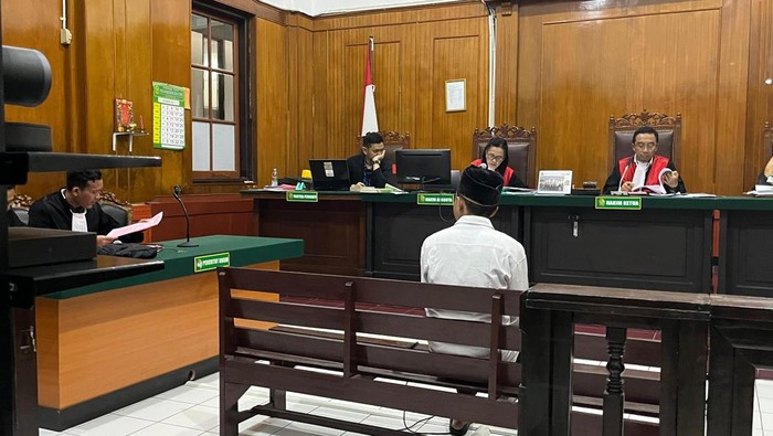 Farid Surya Firmansyah, terdakwa demo rusuh Surabaya saat sidang perdana