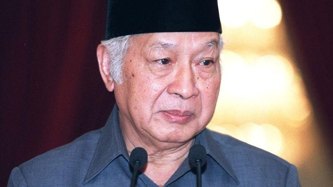 Soeharto Pahlawan Nasional: Netizen Sebut Bapak Pembangunan Vs Diktator
