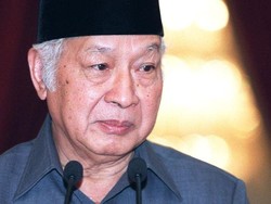 Soeharto Pahlawan Nasional: Netizen Sebut Bapak Pembangunan Vs Diktator