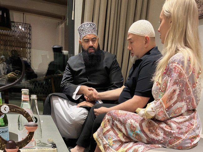 Sultan Muhammad V & Brittany Porter