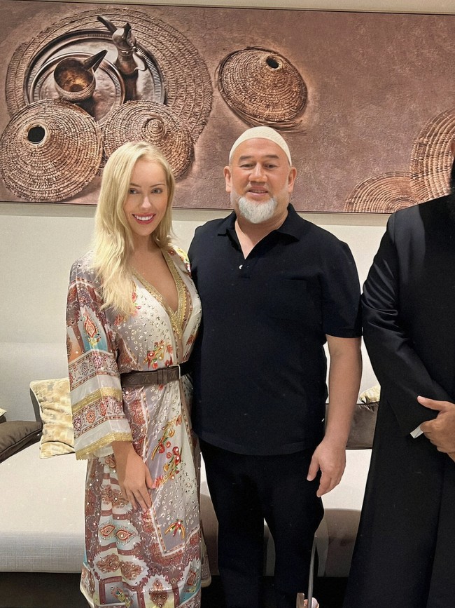 Sultan Muhammad V & Brittany Porter