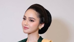 Netizen langsung ramai memuji penampilannya, bilang kalau Syifa Hadju emang gak bisa jelek, bahkan kalau make up-nya ngebut sekalipun. Foto: Instagram/@thebridestory