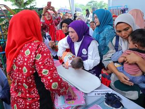 Tekan Stunting, Dewi Sastrani Gencarkan Program Anak Wajib Makan Ikan