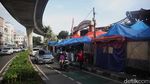 Tiga Bulan Usai Kebakaran, Pedagang Pasar Puring Bertahan di Pinggir Jalan