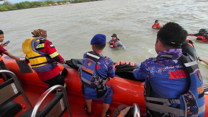 Tim SAR Gabungan menemukan satu orang pemancing bernama Andika yang hilang di Kabupaten Kolaka.