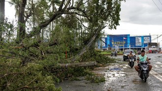 Thailand Imbau Turis untuk Sesuaikan Penerbangan, Efek Topan Super Fung-wong