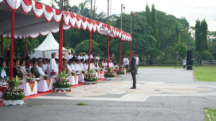 Upacara peringatan Hari Pahlawan di Lapangan Puputan Margarana, Niti Mandala Denpasar, Senin (10/11/2025). (Dok. Polda Bali)