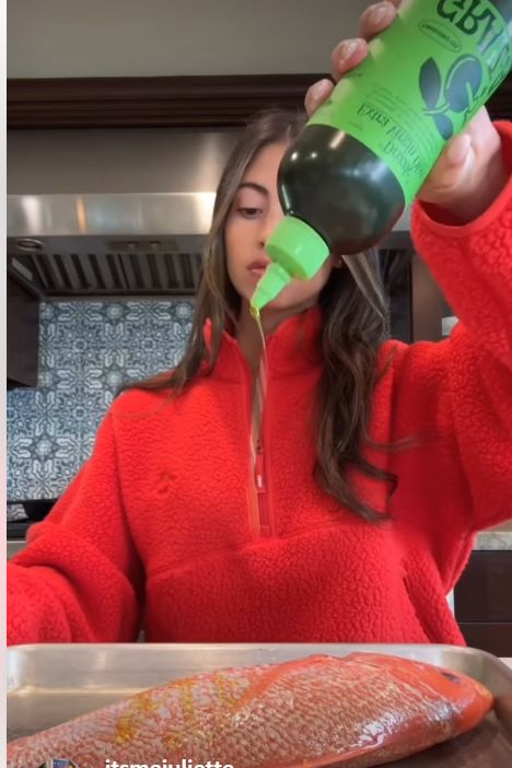 Viral! Kreator Konten 'Daur Ulang' Tulang Ikan Buat Dibikin Sisir