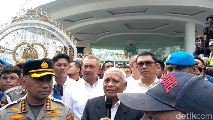 Massa Aksi Tutup TPL Tolak Ditemui Wagubsu Surya, Minta Bobby Langsung
