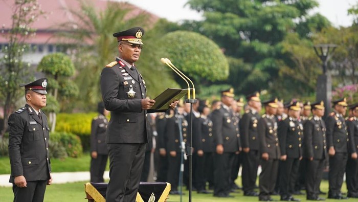 Upacara peringatan Hari Pahlawan ke-80 di lapangan upacara Mapolda Jateng.