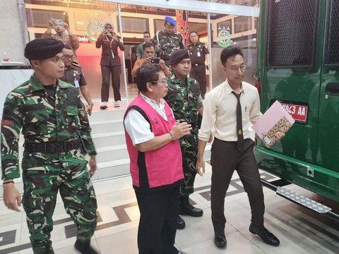 Wakil Bupati Sintang 2016-2021 Jadi Tersangka Korupsi Dana Hibah Wakil Bupati Sintang periode 2016-2021, AS ditetapkan sebagai tersangka kasus Tindak Pidana Korupsi (Tipikor) Dana Hibah Pemerintah Daerah Kabupaten Sintang ke Gereja Kalimantan Evangelis (GKE) 'Petra' Tahun Anggaran (TA) 2017-2019.