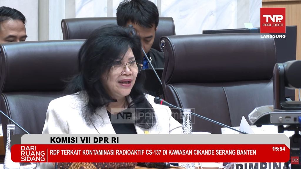 Wakil Ketua Komisi VII DPR RI Evita Nursanty dalam RDP soal Kontaminasi Radioaktif CS-137 di kawasan Cikande, Serang, Banten, bersama Kemenperin dan Satgas Kontaminasi CS-137, Senin (10/11/2025). (Tangkapan Layar Youtube/TVR Parlemen)