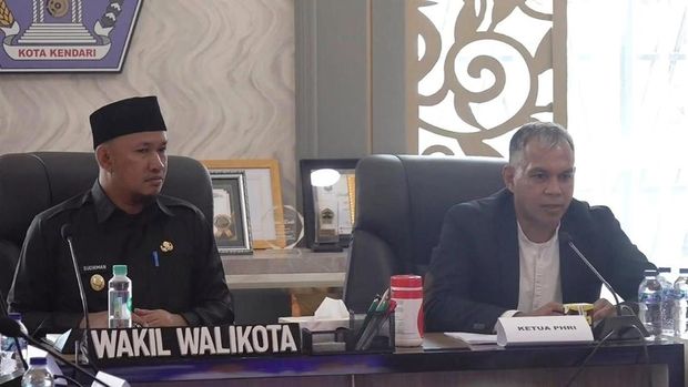 Wakil Wali Kota Sudirman menggelar dialog bersama pengusaha hotel se-Kota Kendari. Dokumen Istimewa Wakil Wali Kota Sudirman menggelar dialog bersama pengusaha hotel se-Kota Kendari. Dokumen Istimewa