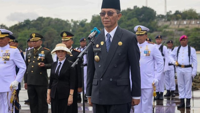 Wali Kota Batam Amsakar Achmad memimpin upacara Peringatan Hari Pahlawan Tingkat Kota Batam Tahun 2025.