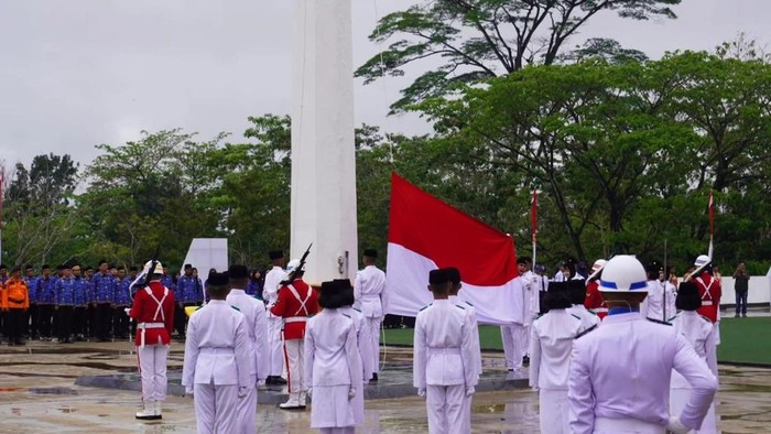 Wali Kota Kendari Siska Karina Imran memimpin upacara HUT ke-80 RI lingkup Pemkot Kendari. Dokumen Istimewa