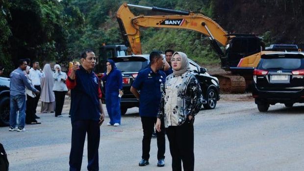 Wali Kota Kendari Siska Karina Imran meninjau sekolah rakyat. Dokumen Istimewa Wali Kota Kendari Siska Karina Imran meninjau sekolah rakyat. Dokumen Istimewa