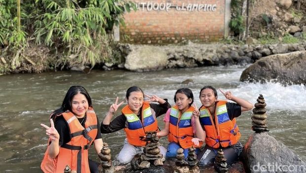 Wisata Dusun Camp di Kota Pagar Alam yang menawarkan sensasi menginap di tepi sungai Wisata Dusun Camp di Kota Pagar Alam yang menawarkan sensasi menginap di tepi sungai