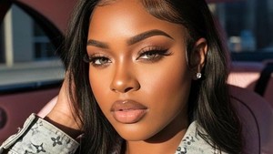 Popularitasnya bikin Hallwood Media langsung ngasih kontrak kerja sama senilai USD 3 juta (sekitar Rp 48 miliar). Foto: Xania Monet