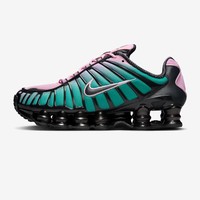 Nike: Shox TL menempati urutan ke-8 daftar produk terpanas kuartal III 2025 versi Lyst. Sebuah reinterpretasi dari alas kaki ikonis yang pertama kali dirilis pada2003, sneakers ini hadir dalam desain klasik yang dihidupkan kembali dengan twist modern. (Foto: Dok. Nike)