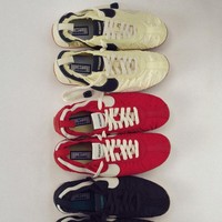 Di urutan ke-7, masih sneakers dari Nike. Namun, hasil jolaborasinya dengan Jacquemus, jenama mode ternama Prancis yang tengah naik daun. Moon Shoe menjadi salah satu sneaker/hype-item paling dicari pada kuartal ini. Sneaker bukan hanya untuk olahraga atau casual weekend, melainkan bisa jadi investasi fashion, kolaborasi eksklusif yang memicu permintaan tinggi & mudah jadi it-item. (Foto: Dok. Nike)