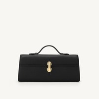 Savette, jenama tas kulit asal Italia, mungkin tak sebesar Fendi atau Prada. Namun tas andalannya yang klasik, Slim Symmetry Pochette, berhasil bertengger di nomor enam daftar ini. (Foto: Dok. Savette)