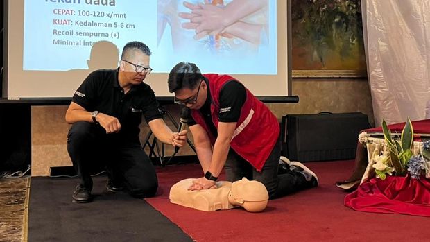 BraveHeart Brawijaya Latih Warga Tangani Henti Jantung Lewat CPR