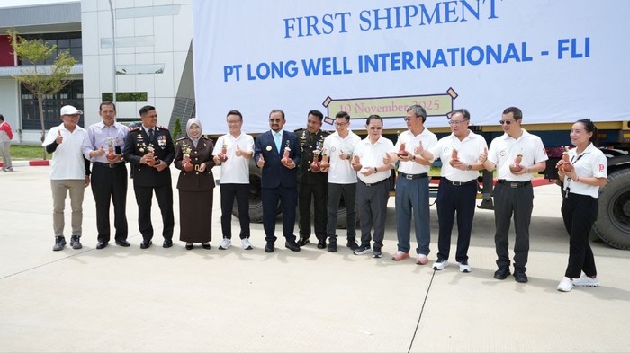 Bupati Pemalang Lepas Ekspor Perdana Sepatu Longwell ke Amerika Serikat