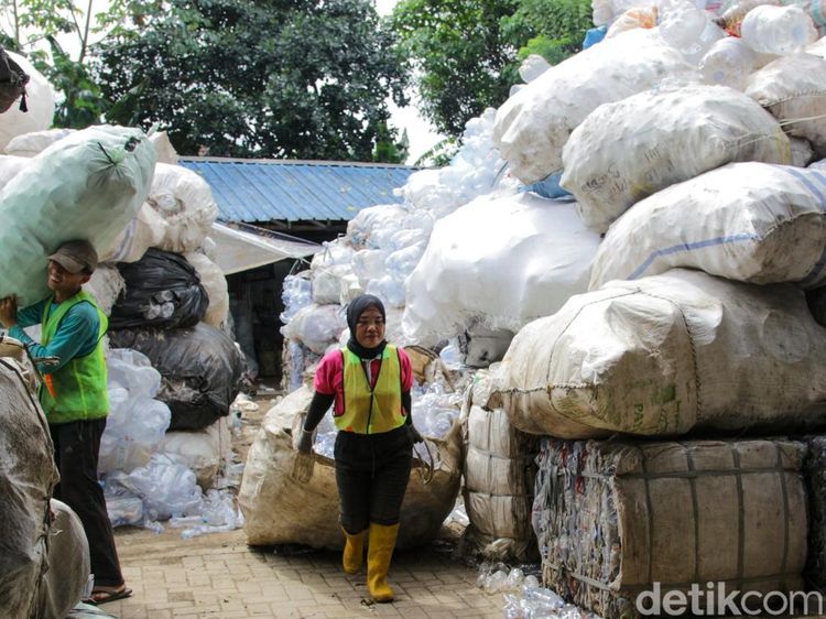 Dari Sampah Jadi Berkah: Kisah Koperasi Pemulung Tangsel Raup Miliar Rupiah per Bulan