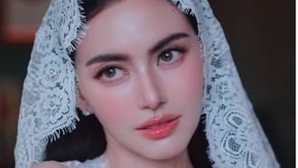 Gaya Artis Thailand Davika Menikah dengan Ter Chantavit Pakai 3 Gaun Mewah