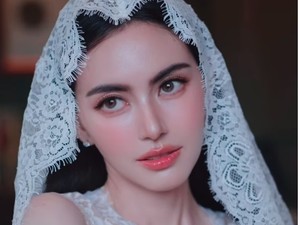 Gaya Artis Thailand Davika Menikah dengan Ter Chantavit Pakai 3 Gaun Mewah