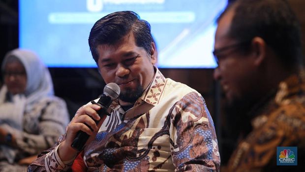 Deputy EGM Digital Product Telkom, Fauzan Feisal menyampaikan paparan dalam CNBC Indonesia Coffee Morning Tech & Telco Edition di Queens Head, Jakarta, Selasa (11/11/2025). (CNBC Indonesia/Muhammad Sabki)