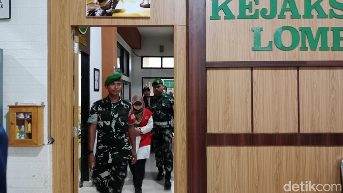 Dua tersangka baru kasus dugaan korupsi pengadaan peralatan TIK saat pindahkan ke Lapas Selong dan Lapas Khusus Perempuan di Mataram, Selasa (11/11/2025).