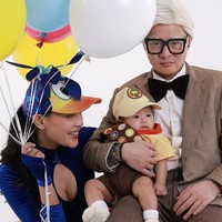 Meski kini sudah putus namun beberapa momen-momen hangat keduanya masih terlihat di akun Instagram masing-masing, salah satunya ssaat Erika dan Bravy menjalani pemotretan bersama baby Andrew. Seperti layaknya keluarga, ketiganya kompak kenakan kostum seperti karakter dalam film UP. Foto: Instagram/@eri.carl