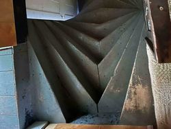 Foto Tangga Paling Aneh dan Berbahaya, Salah Langkah Bisa Beda Alam