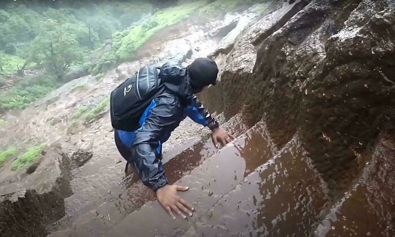 Foto Tangga Paling Aneh dan Berbahaya