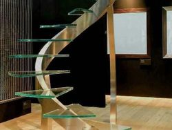 Foto Tangga Paling Aneh dan Berbahaya, Salah Langkah Bisa Beda Alam