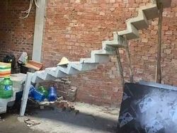 Foto Tangga Paling Aneh dan Berbahaya, Salah Langkah Bisa Beda Alam