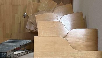 Tangga dengan papan melengkung tidak simetris. Level: “Aku percaya pada nasib.” Foto: Boredpanda