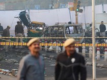 Garis Polisi Dipasang di Lokasi Ledakan Dekat Benteng Merah, Delhi Dijaga Ketat