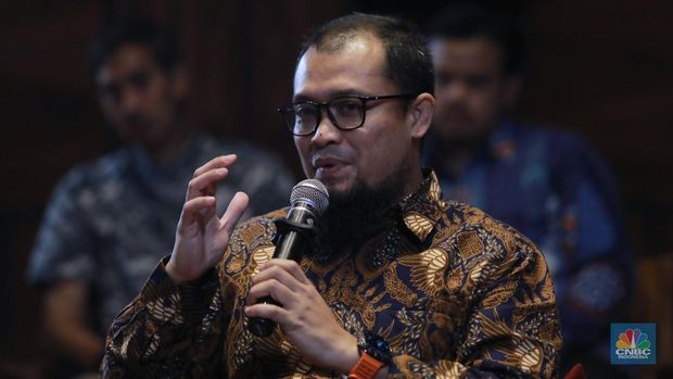 General Manager Technology Roadmap and Resource Strategy Telkomsel, Hermana Yuniadi menyampaikan paparan dalam CNBC Indonesia Coffee Morning Tech & Telco Edition di Queens Head, Jakarta, Selasa (11/11/2025). (CNBC Indonesia/Muhammad Sabki)