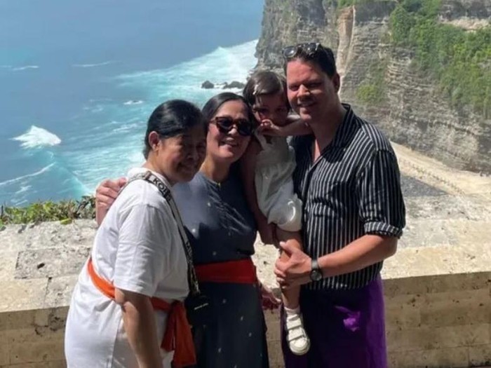 Intip Keseruan Gracia Indri Pulang Kampung