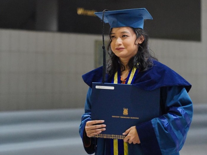 Jessie Manopo, Peraih Gelar Doktor Fisika ITB di Usia 25 Tahun